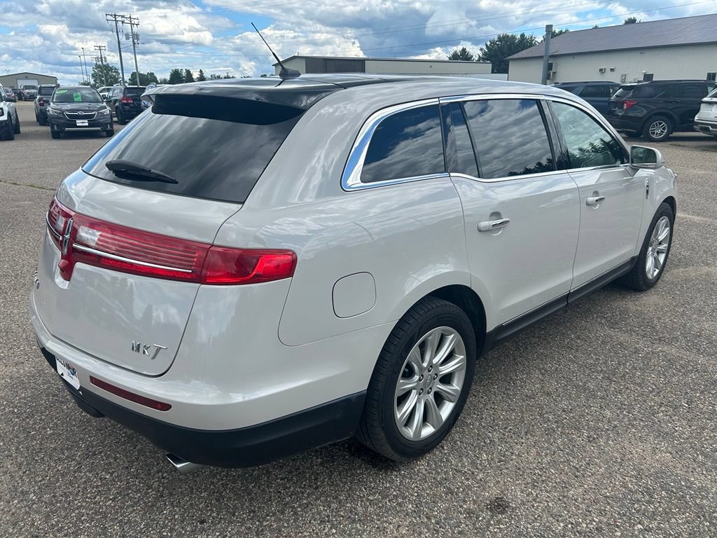 Used 2019 Lincoln MKT AWD image 7