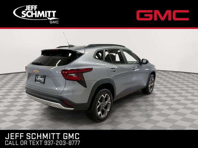 Certified 2025 Chevrolet Trax LT w/ LT Convenience Package FWD image 8