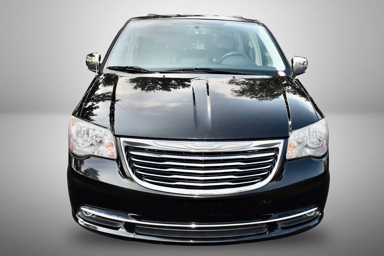 Used 2015 Chrysler Town & Country Touring-L w/ Driver Convenience Group FWD image 10