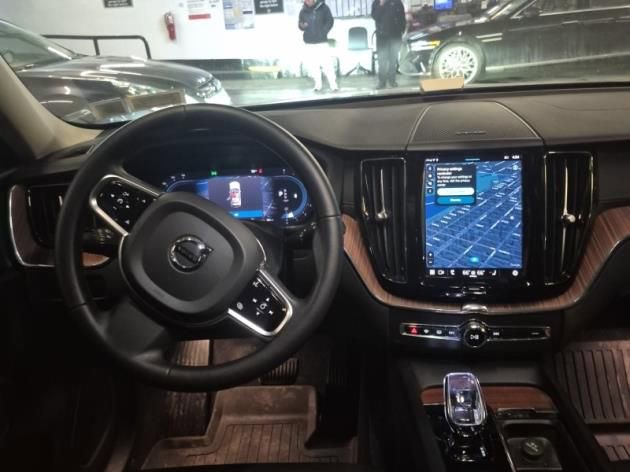 Used 2023 Volvo XC60 B5 Ultimate image 3