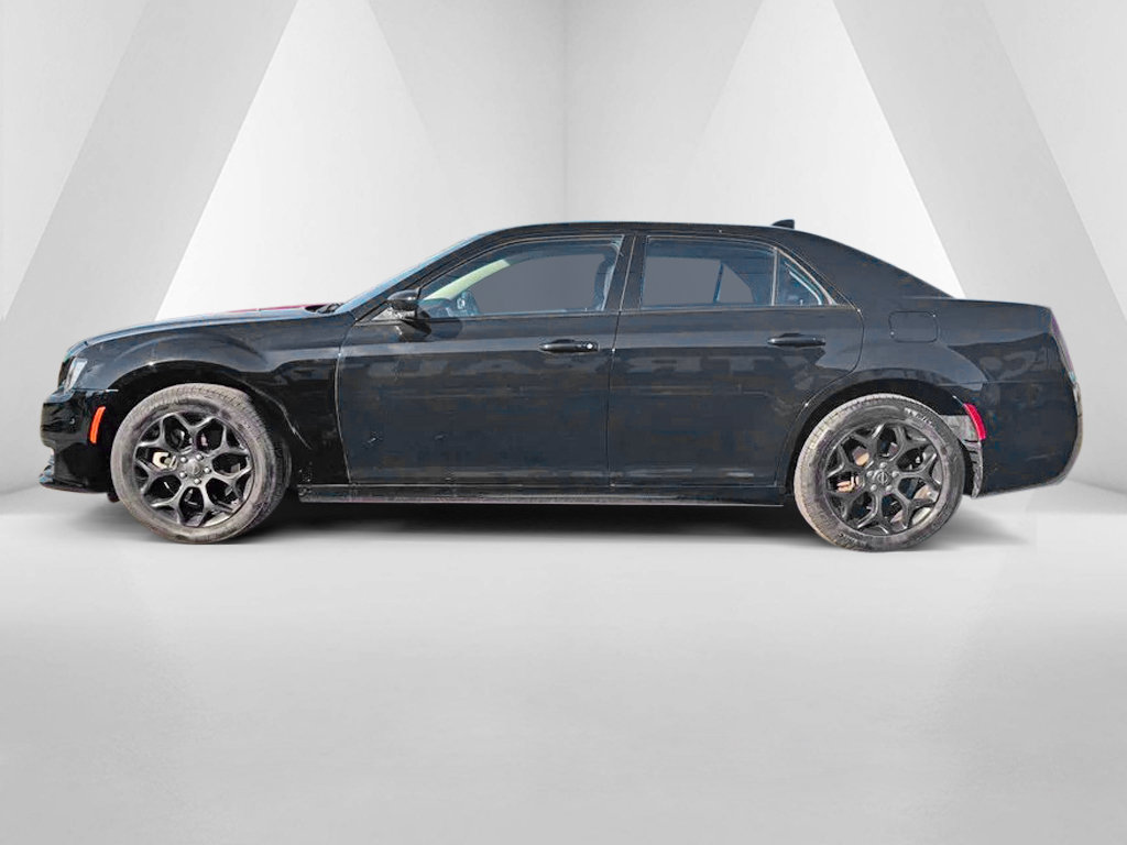Used 2023 Chrysler 300 Touring L w/ Comfort Group AWD/4WD image 4