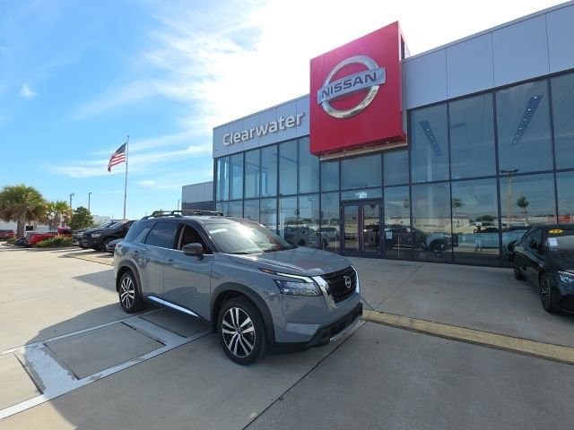 Used 2025 Nissan Pathfinder Platinum w/ Cargo Package FWD image 1