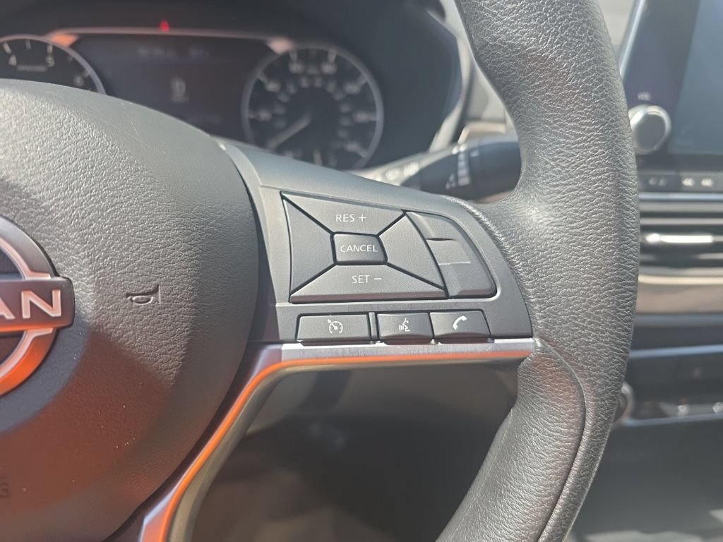 Used 2025 Nissan Altima 2.5 SV FWD image 16