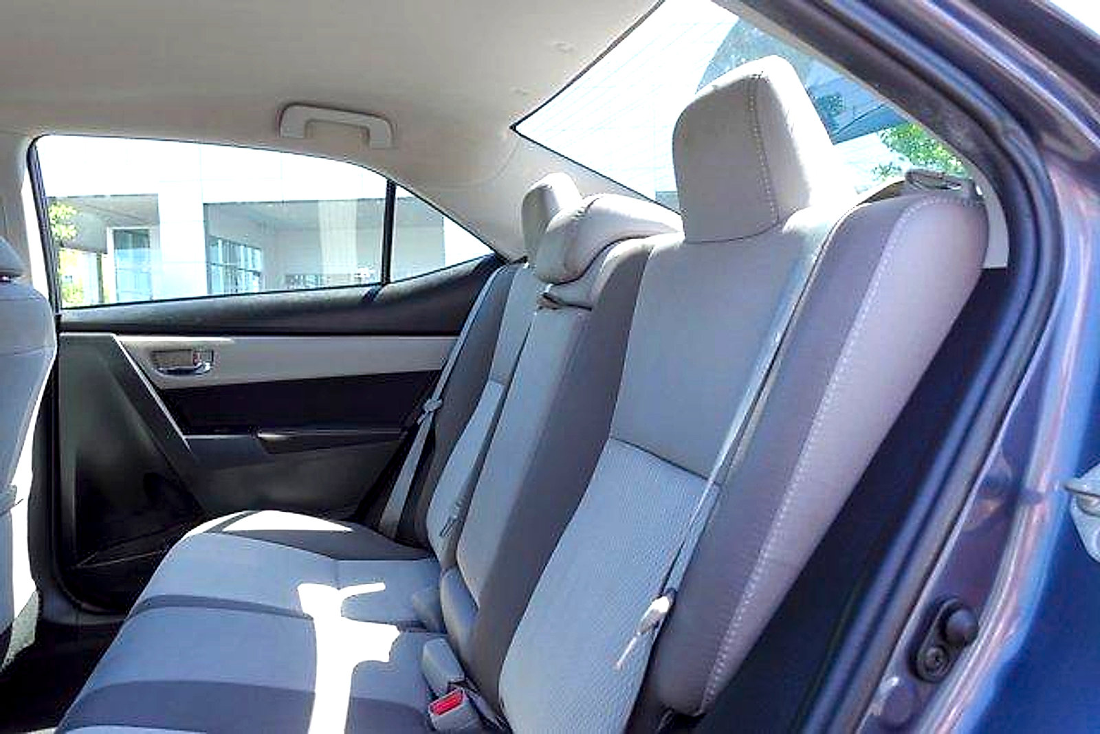 Used 2019 Toyota Corolla LE w/ Carpet Mat Package (TMS) FWD image 21