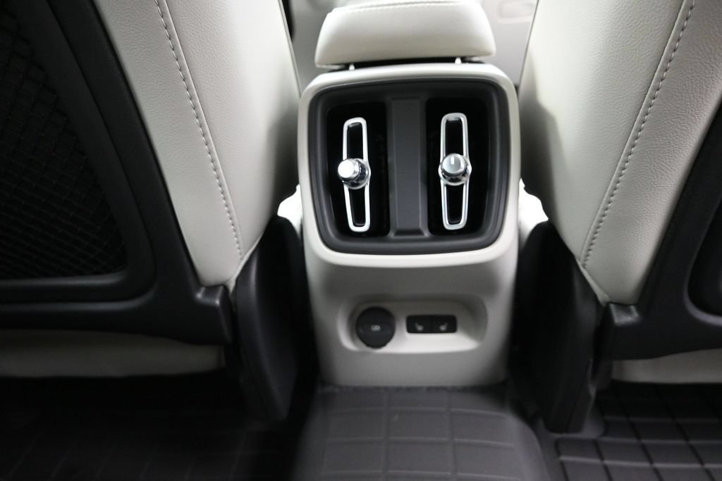 New 2026 Volvo XC40 B5 Plus w/ Protection Package Premier AWD/4WD image 19