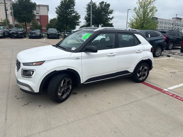 Used 2024 Hyundai Venue Limited FWD image 6