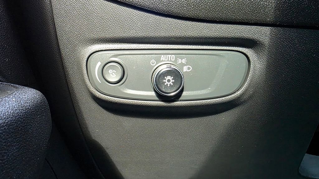 Used 2022 Chevrolet Equinox LS w/ LS Convenience Package image 30