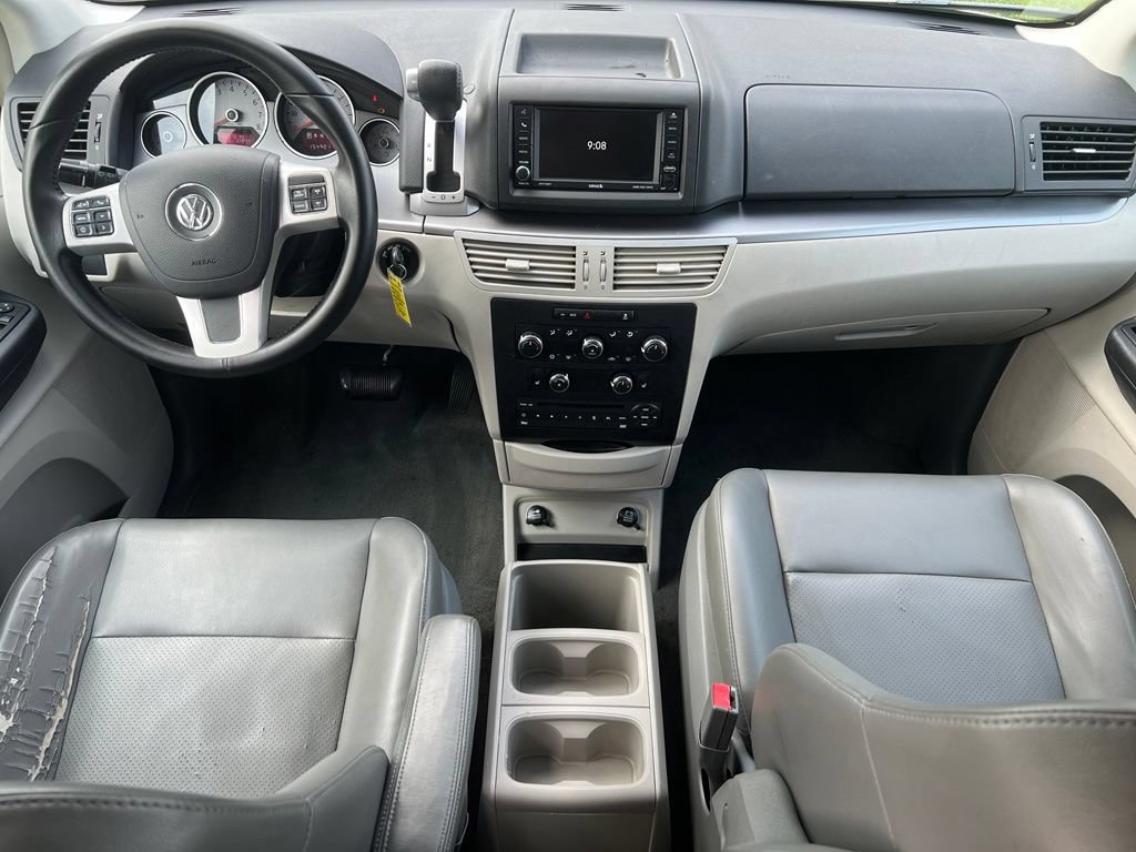 Used 2012 Volkswagen Routan SE FWD image 20