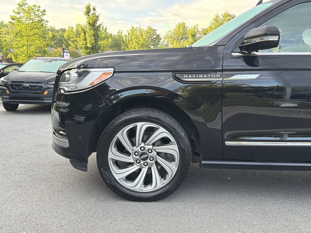 Used 2024 Lincoln Navigator Reserve AWD/4WD image 8
