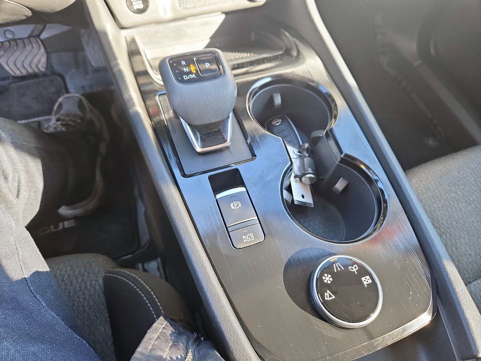Used 2024 Nissan Rogue SV image 28