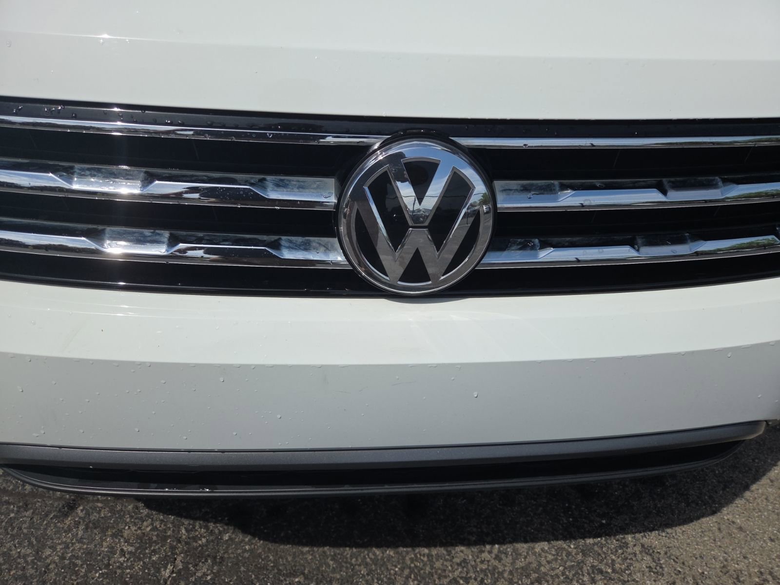 Used 2020 Volkswagen Tiguan SE w/ Panoramic Sunroof Package AWD/4WD image 6