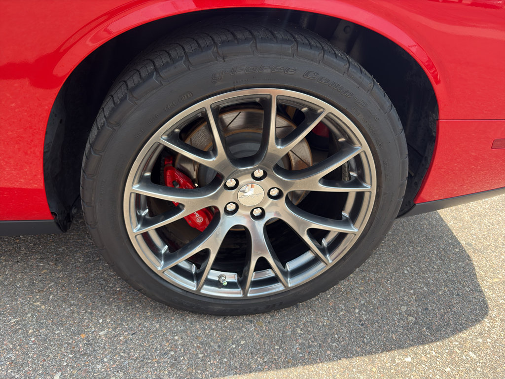 Used 2016 Dodge Challenger SRT w/ Technology Group RWD image 17