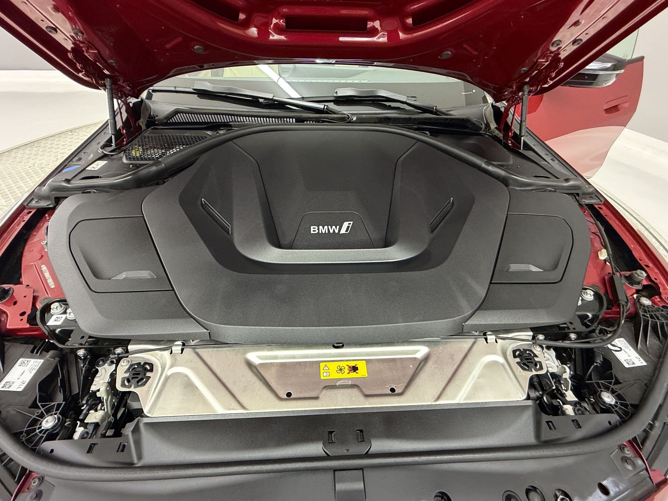 Certified 2025 BMW i4 eDrive40 w/ M Sport Package RWD image 34