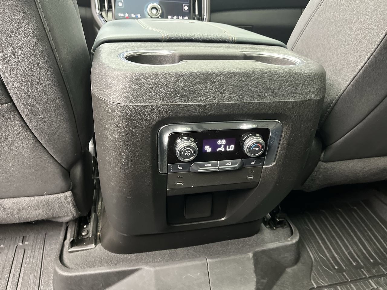 Certified 2025 GMC Yukon XL AT4 w/ AT4 Premium Package AWD/4WD image 14