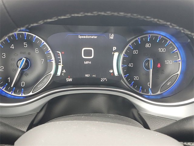 New 2026 Chrysler Pacifica Limited w/ Uconnect Theater Family Group image 22