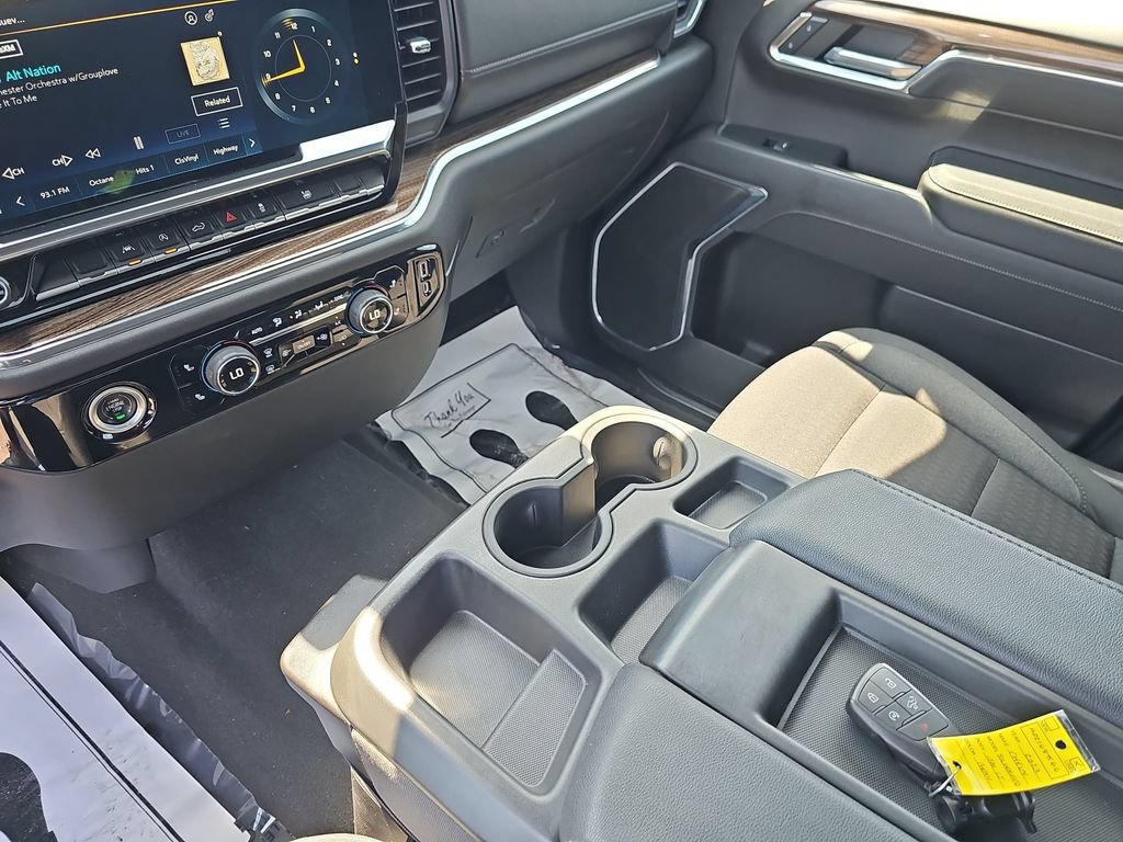 Used 2023 Chevrolet Silverado 1500 LT AWD/4WD image 25