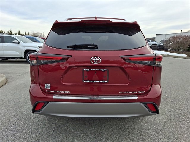 Used 2024 Toyota Highlander Platinum image 5