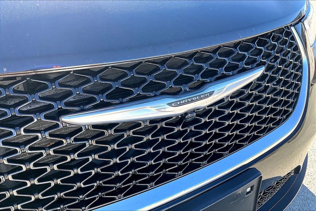 Used 2024 Chrysler Pacifica Touring-L image 33