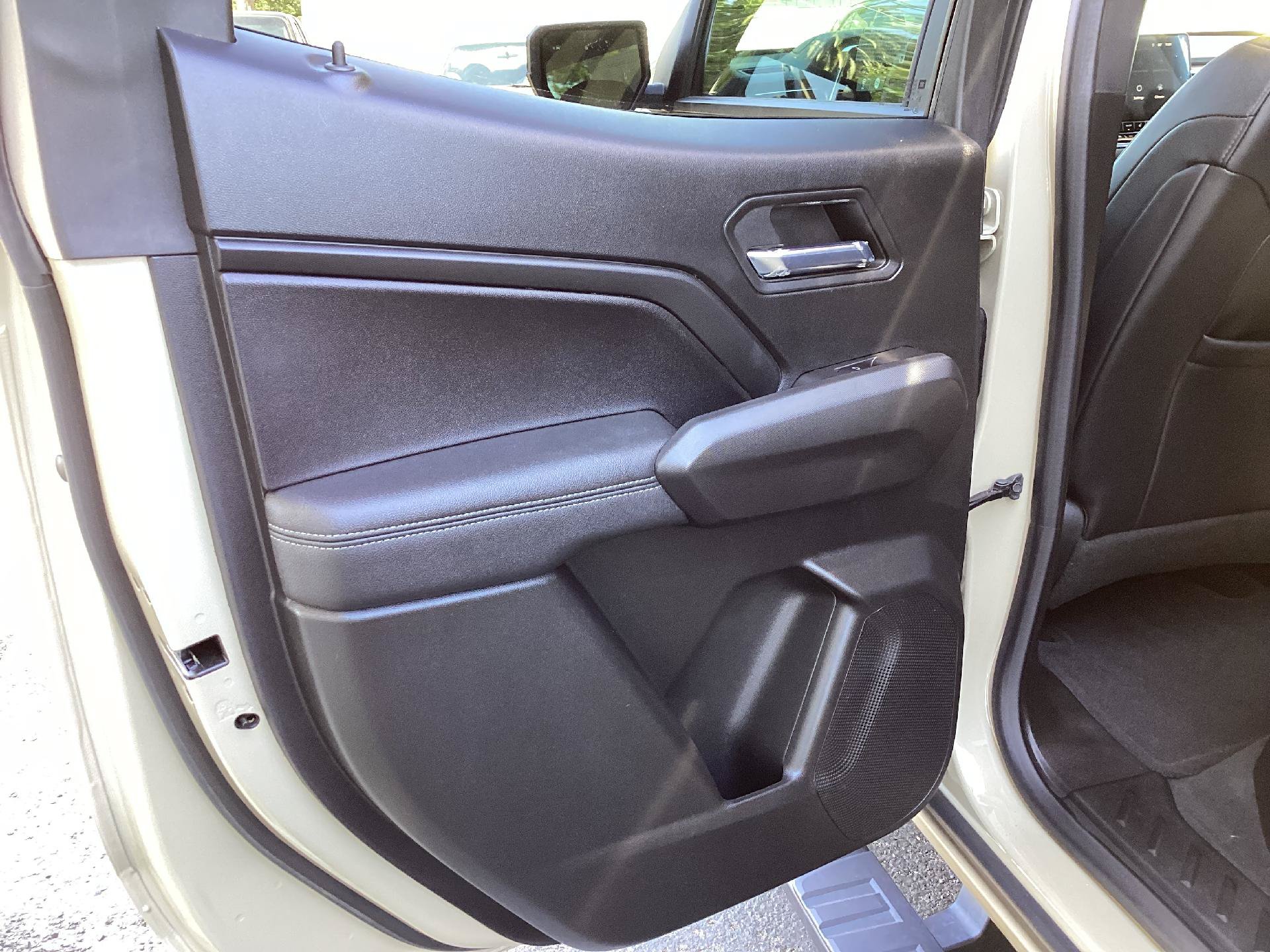 Used 2024 GMC Canyon Elevation w/ Elevation Premium Package AWD/4WD image 11