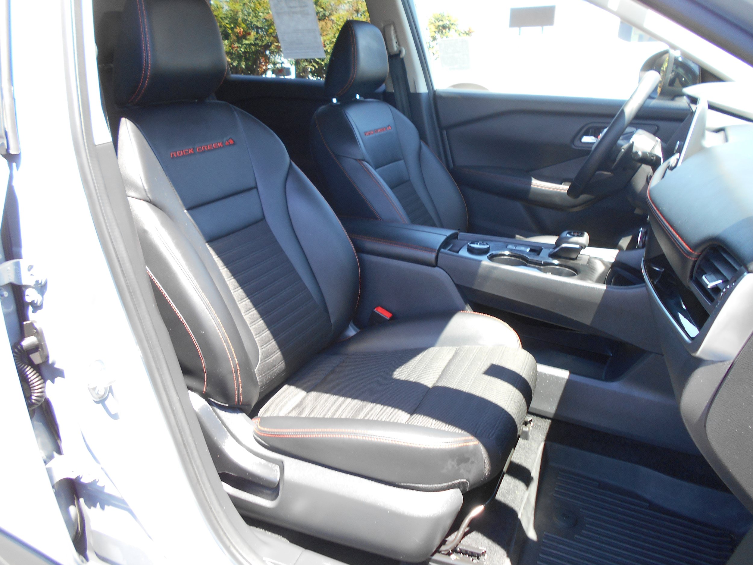 Used 2025 Nissan Rogue SV AWD/4WD image 9
