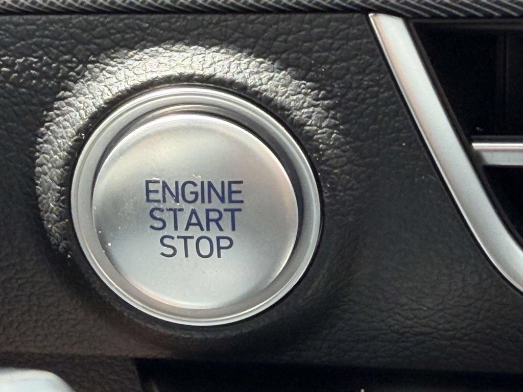 Certified 2025 Hyundai Sonata SEL FWD image 32