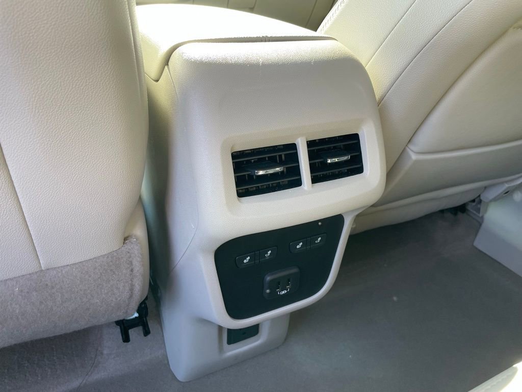Used 2022 GMC Terrain Denali w/ Denali Premium Package image 9