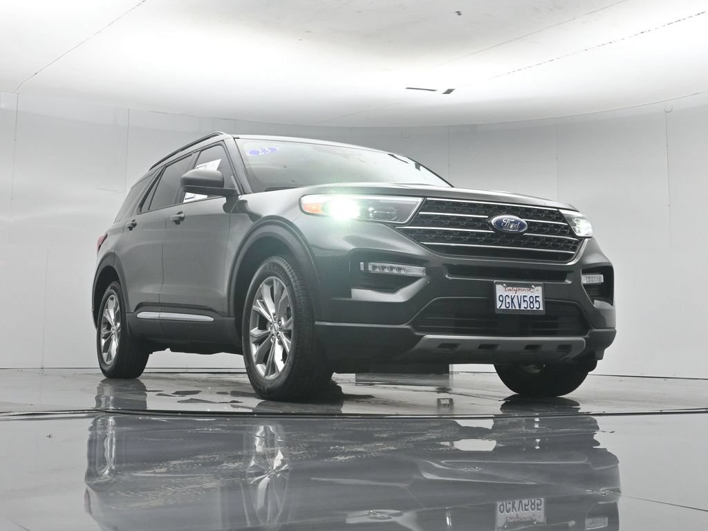 Certified 2023 Ford Explorer XLT w/ Equipment Group 202A AWD/4WD image 4