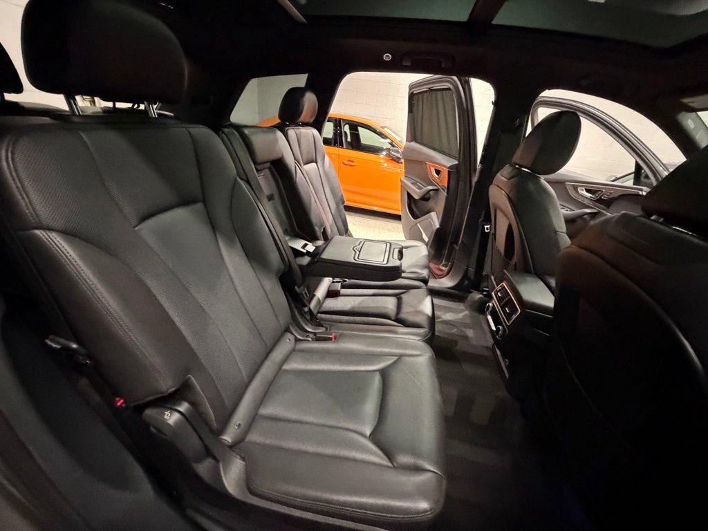 Used 2018 Audi Q7 3.0T Prestige AWD/4WD image 32