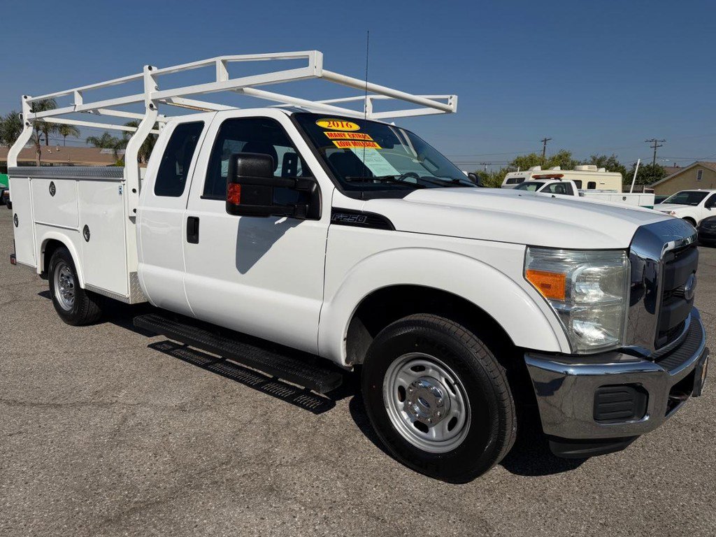 Used 2016 Ford F250 XL w/ XL Appearance Package image 3