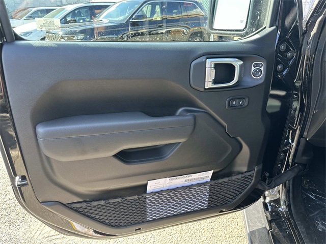 New 2025 Jeep Wrangler Unlimited Rubicon w/ Steel Bumper Group image 8