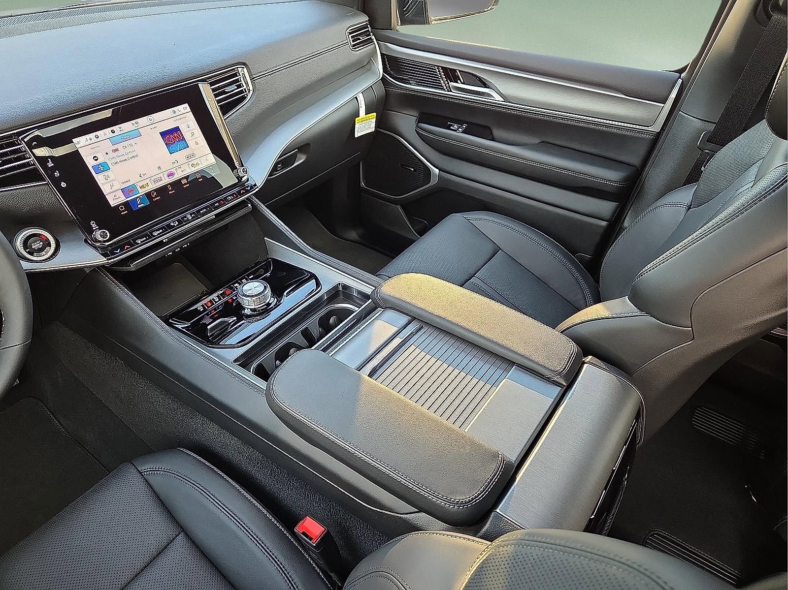 New 2025 Jeep Wagoneer L Series II w/ Premium Group I image 12