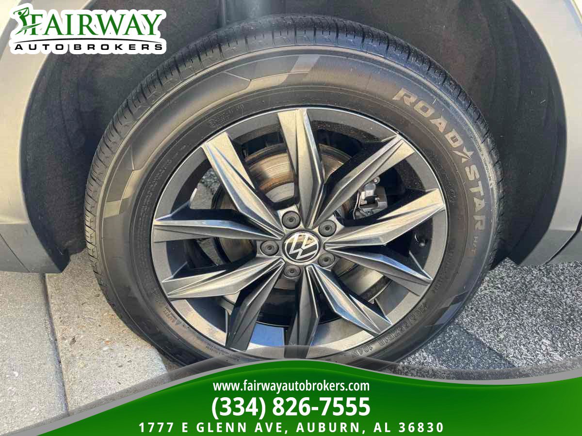 Used 2023 Volkswagen Tiguan SE AWD/4WD image 32