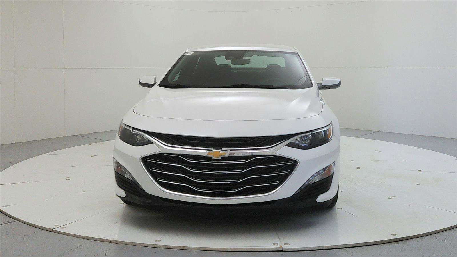 Used 2025 Chevrolet Malibu LT image 2