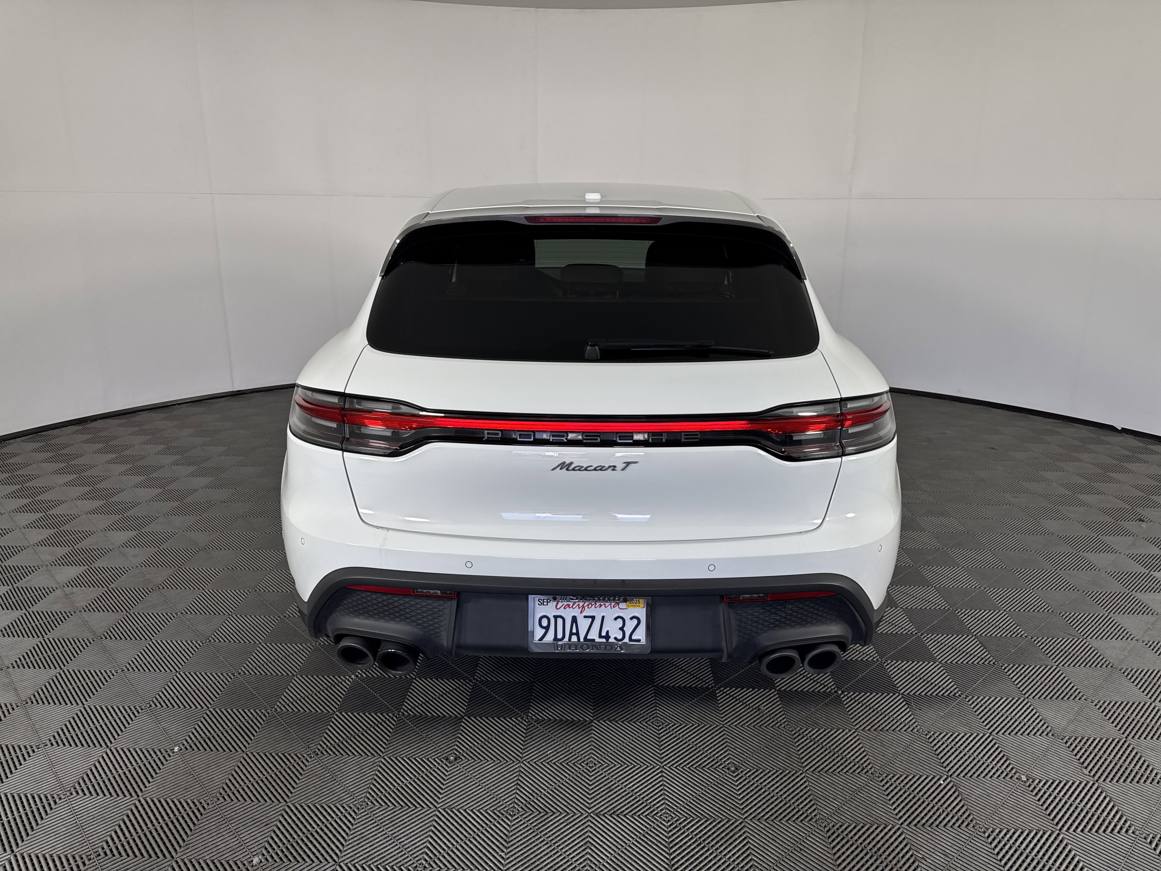 Used 2023 Porsche Macan Turbo image 6