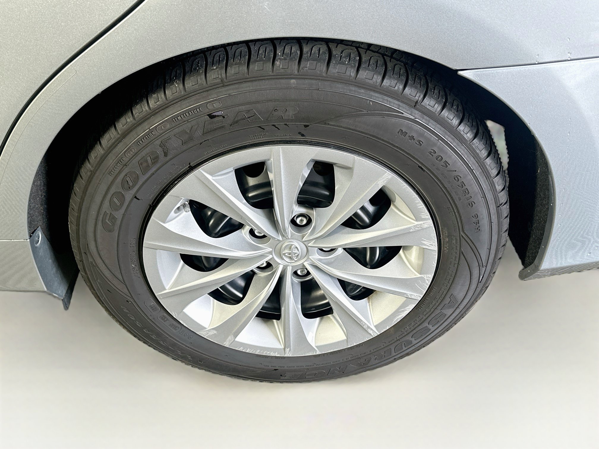 Used 2017 Toyota Camry LE FWD image 11
