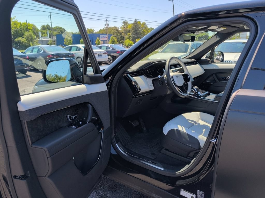 Used 2025 Land Rover Range Rover Sport Autobiography AWD/4WD image 6