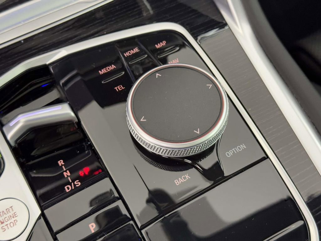 Used 2025 BMW X6 M60i w/ Parking Assistance Package image 30