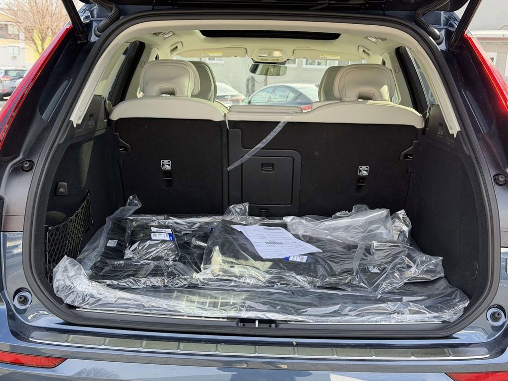 New 2026 Volvo XC60 B5 Ultra w/ Protection Package Premier image 13