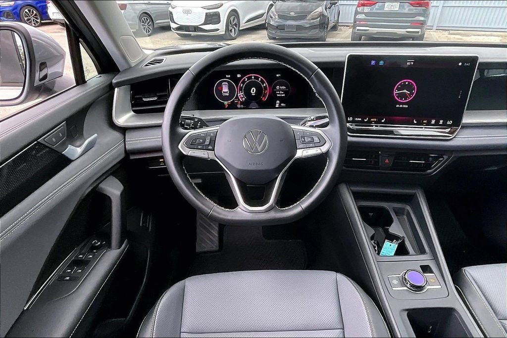 Certified 2026 Volkswagen Tiguan SE w/ Panoramic Sunroof Package FWD image 19