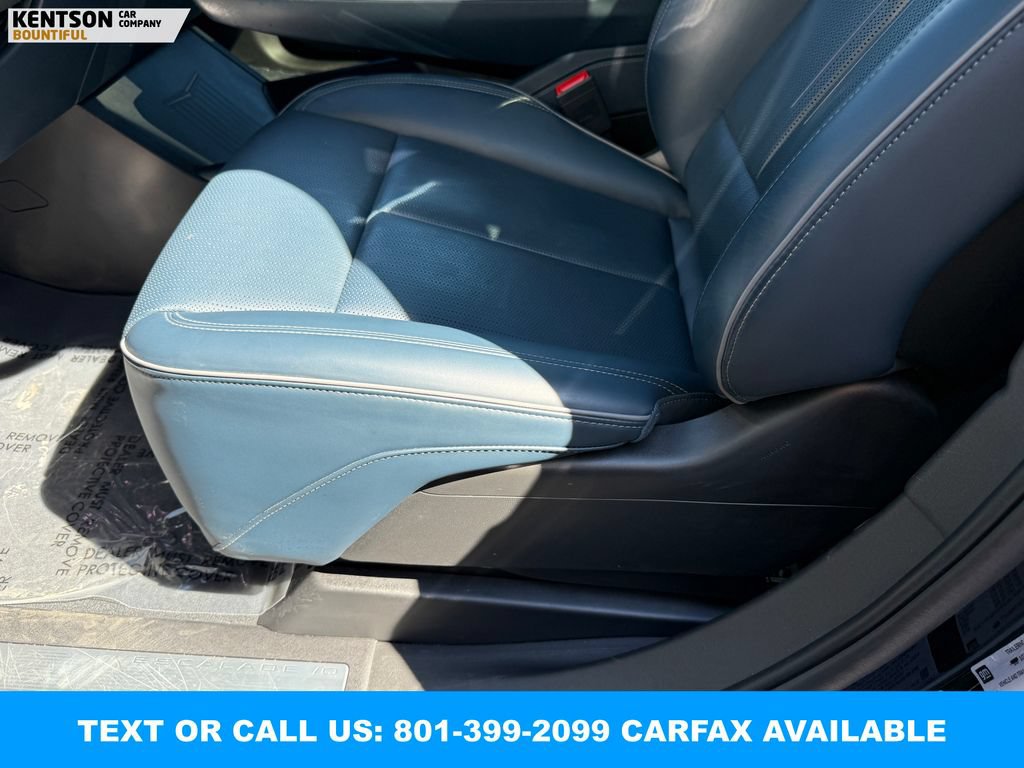 Used 2025 Cadillac Escalade IQ Luxury 2 w/ LPO, Premium Carpet Package AWD/4WD image 30