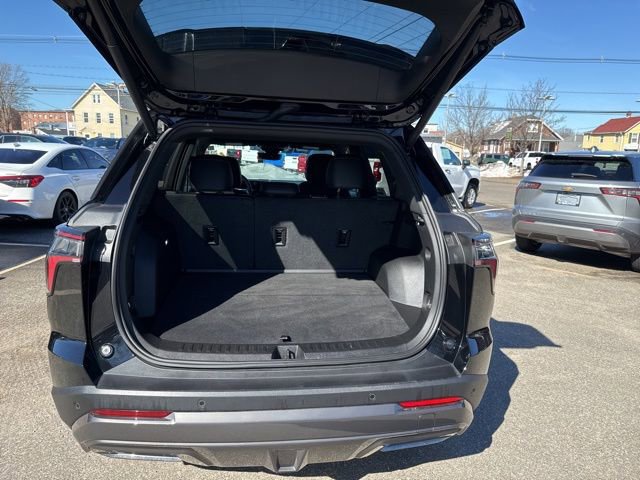 Used 2025 Chevrolet Equinox ACTIV w/ Safety and Technology Package image 11