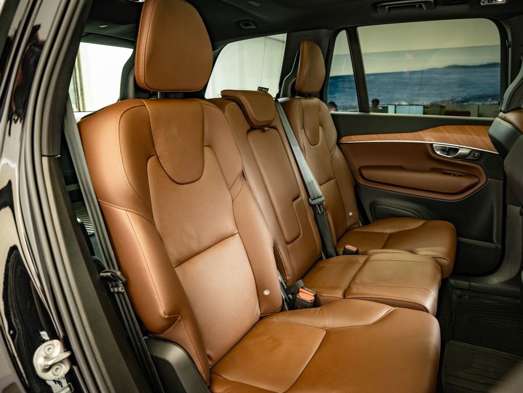 Used 2022 Volvo XC90 T6 Momentum AWD/4WD image 48