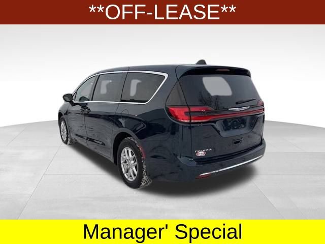 Used 2024 Chrysler Pacifica Touring image 5