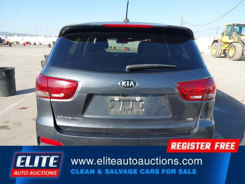 Used 2020 Kia Sorento LX image 31