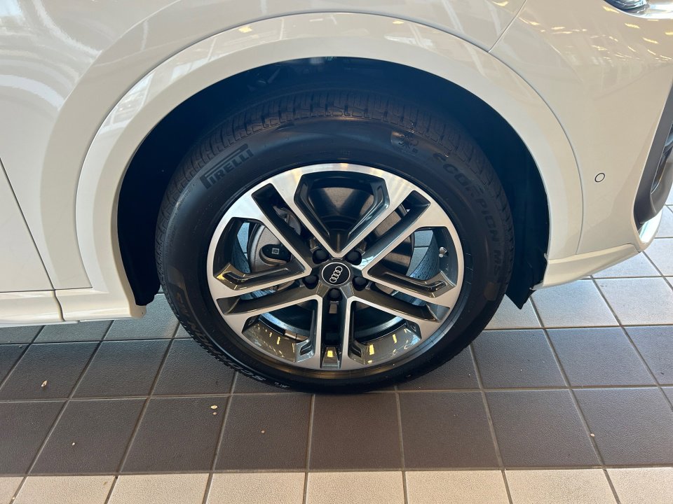New 2025 Audi Q5 Prestige image 25