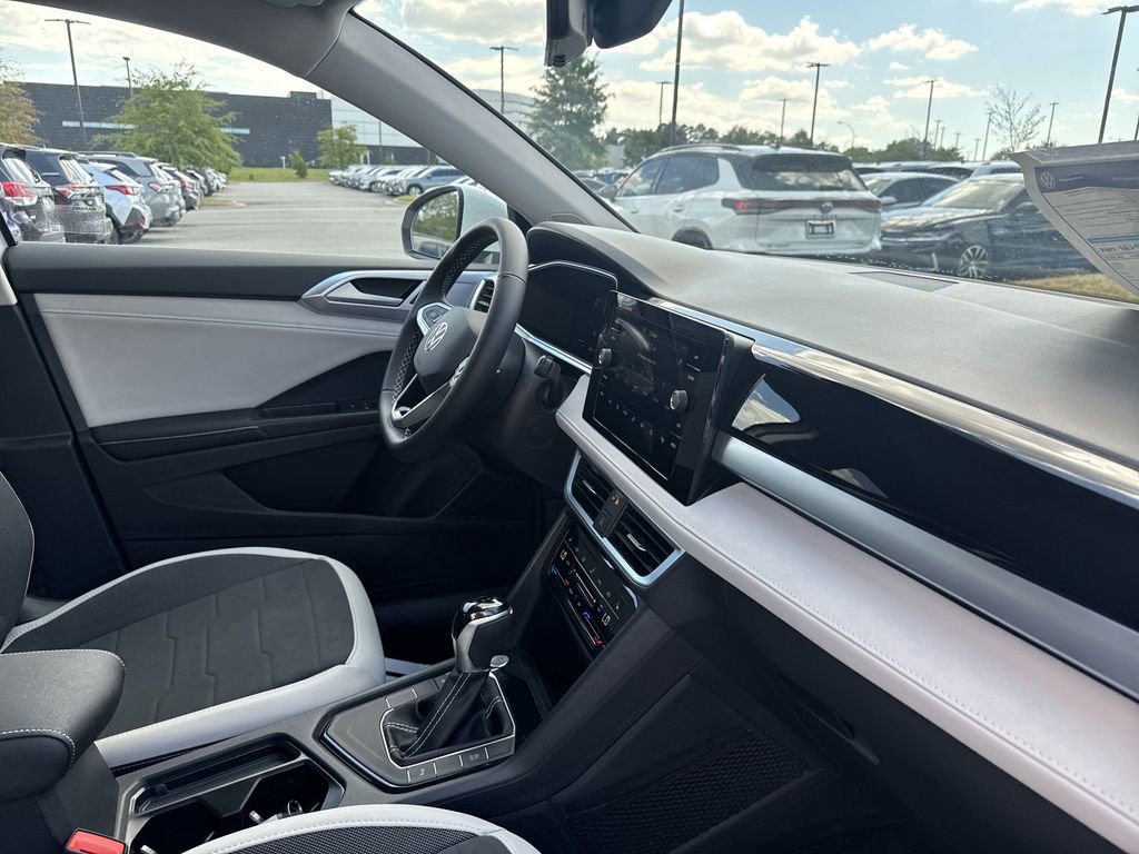 New 2025 Volkswagen Taos SE image 18