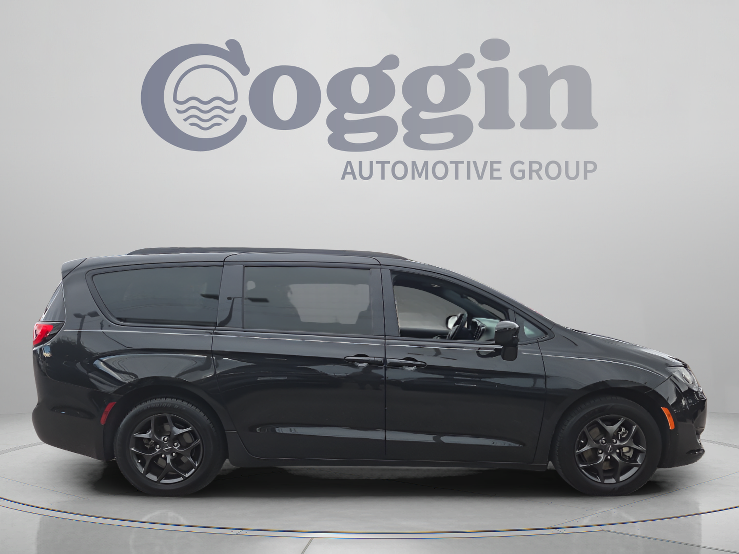 Used 2019 Chrysler Pacifica Touring-L Plus w/ S Appearance Package FWD image 6