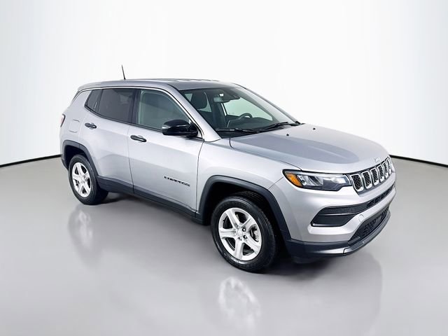 Used 2023 Jeep Compass Sport image 3