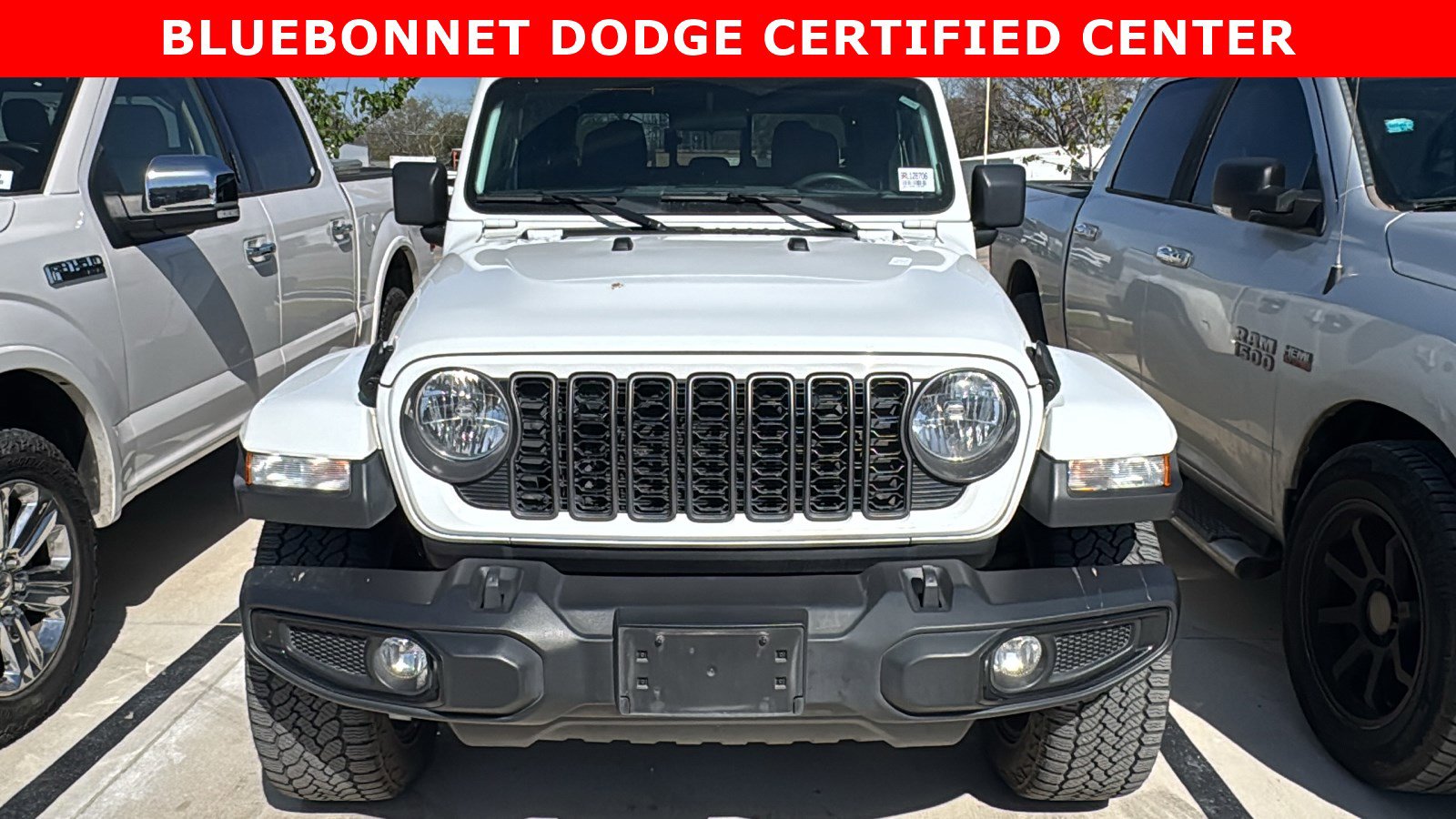 Used 2024 Jeep Gladiator Sport image 2