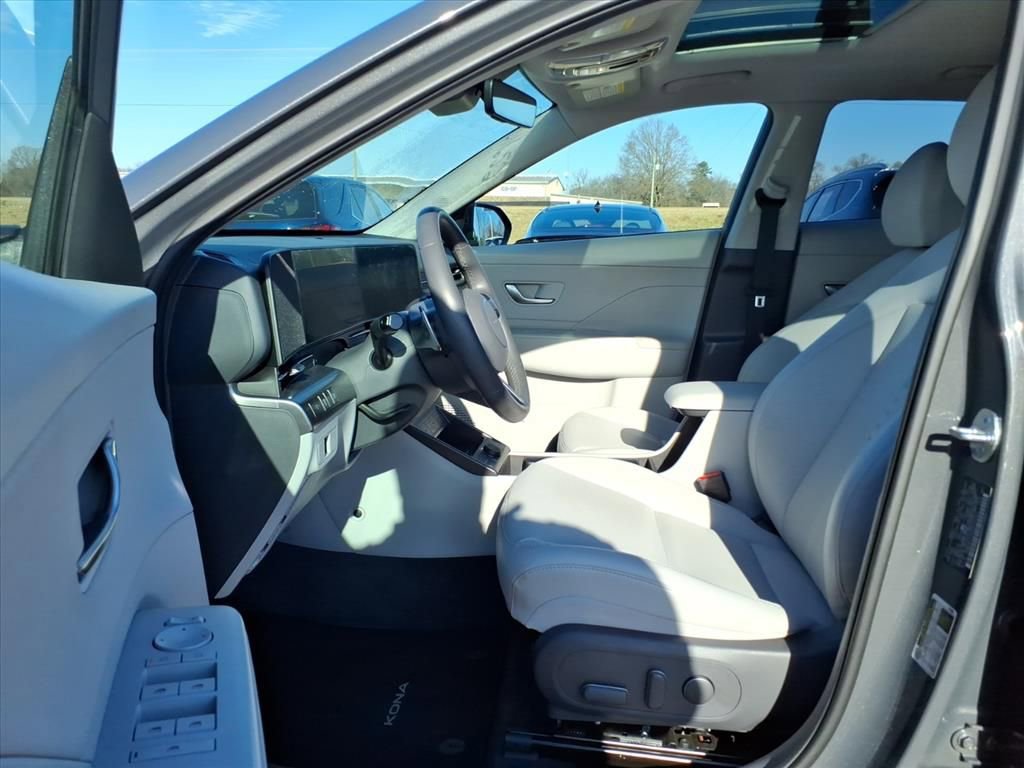 Used 2025 Hyundai Kona Limited image 16